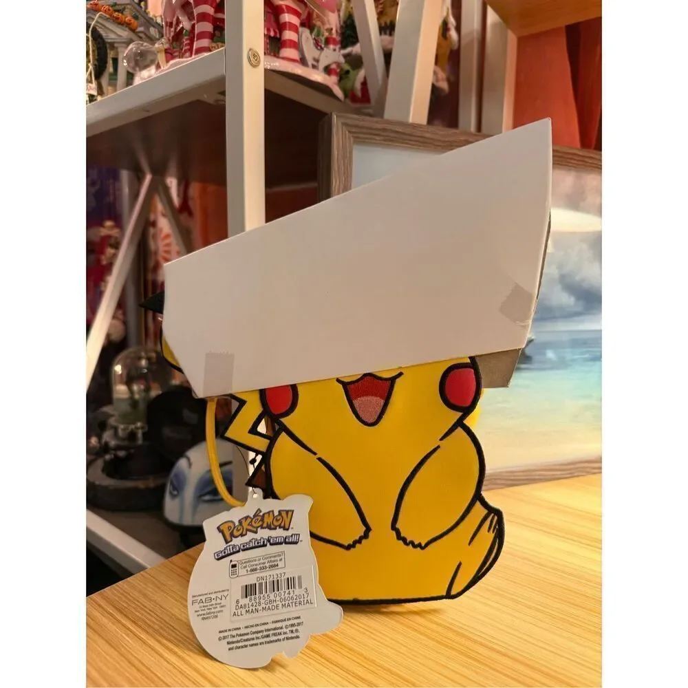 Danielle Nicole Think Geek Pikachu Pokémon Crossbody Bag NWT - Picture 2 of 5